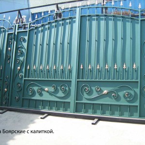 Металлические ворота для дома с пиками
